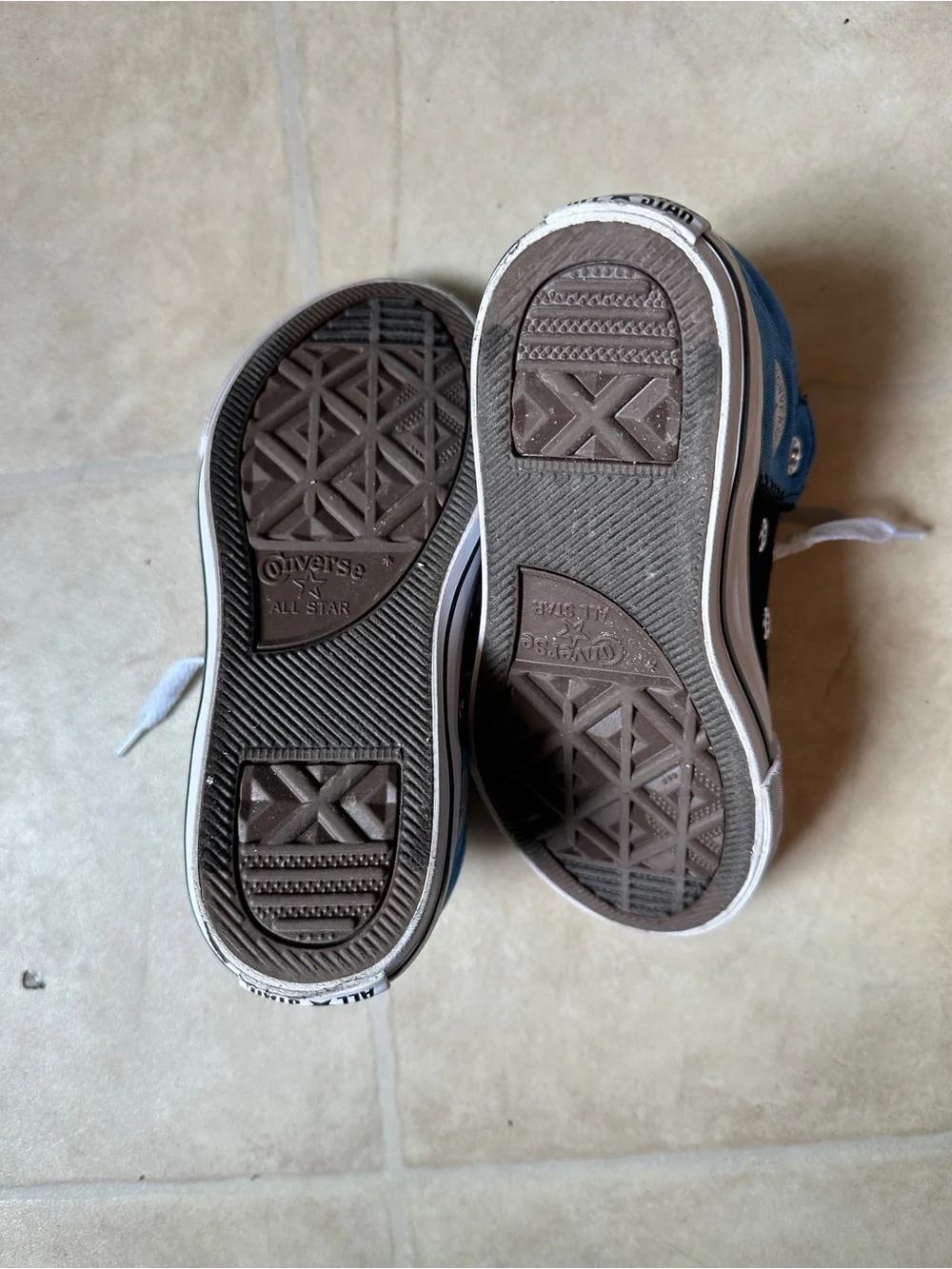 Converse Kids’ Chuck Taylor All Star Axel Mid